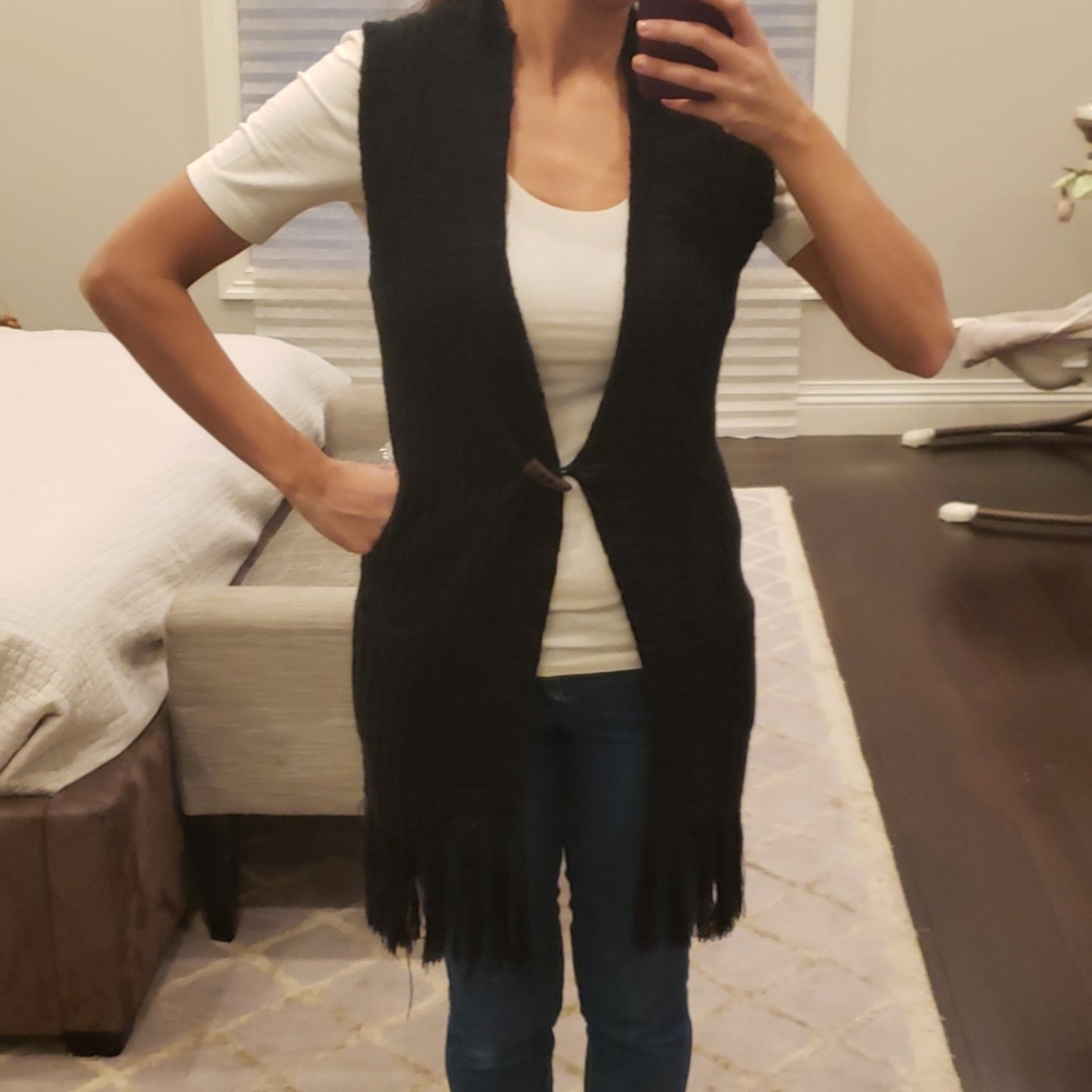 WOMEN'S BLACK LONG FRINGE SWEATER